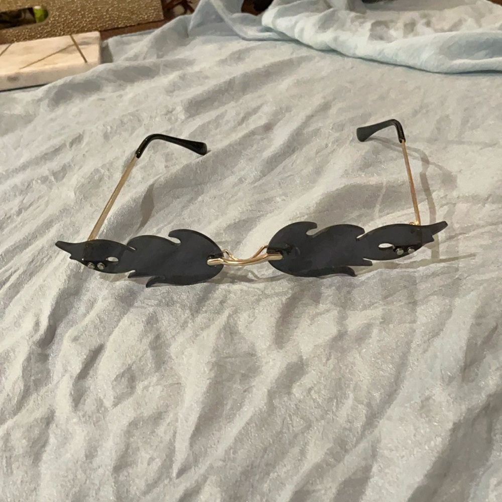 Black Flame Sunglasses perfect for rave - Picture 5 of 5